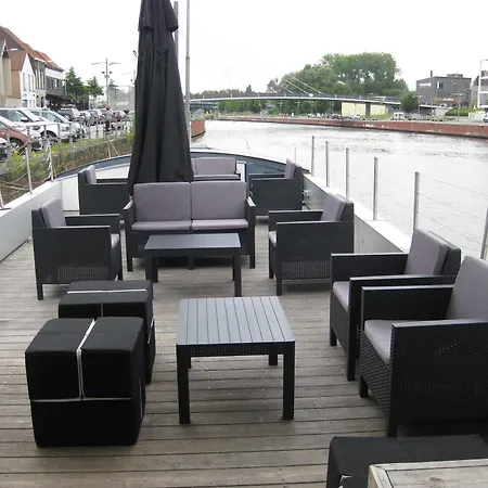 Restaurant Brasserie Feestzaal Ahoi, Hotel 2*